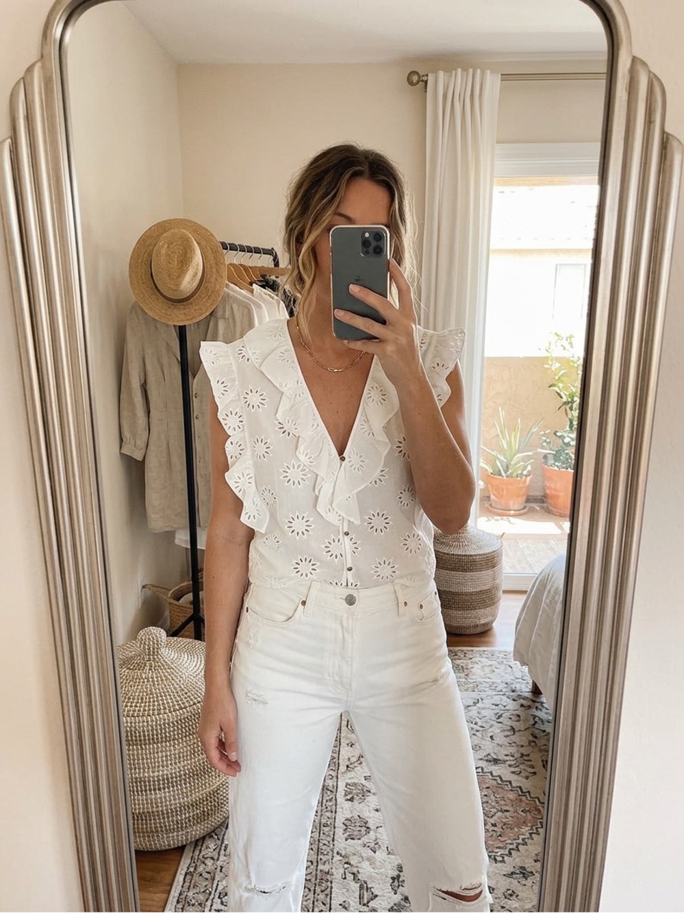 NWT Paula Hermanny White Eyelet Ruffle V-Neck Botton Front Sleeveless Top Sz L